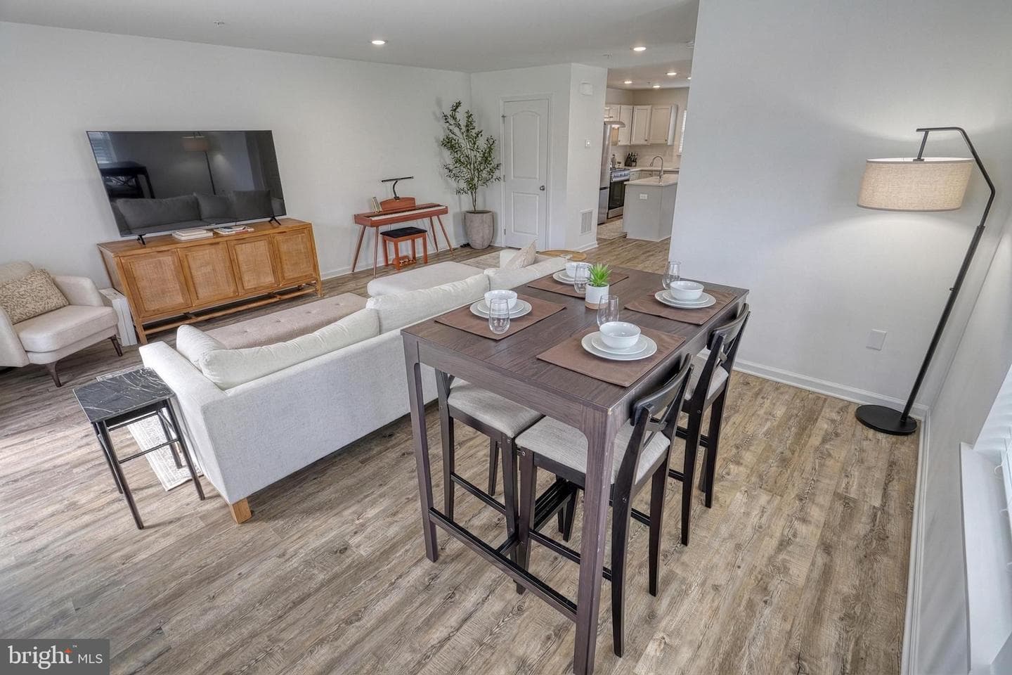 161 High Pointe Drive photo 18