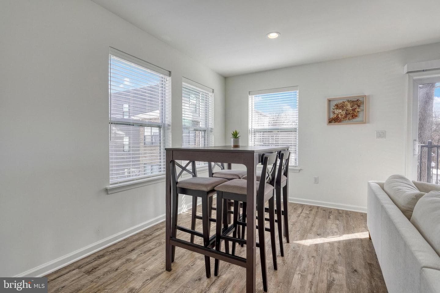 161 High Pointe Drive photo 19
