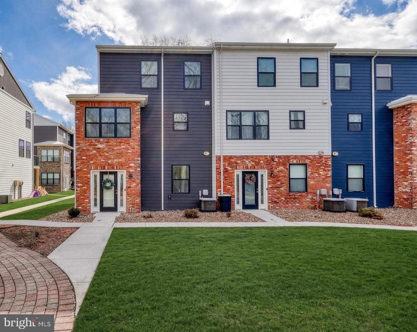 161 High Pointe Drive photo 2