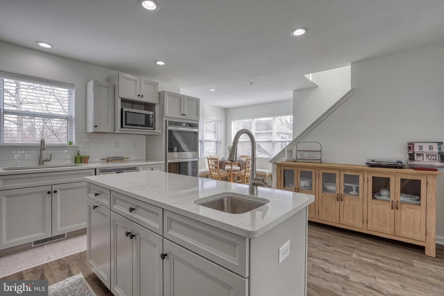 161 High Pointe Drive photo 24