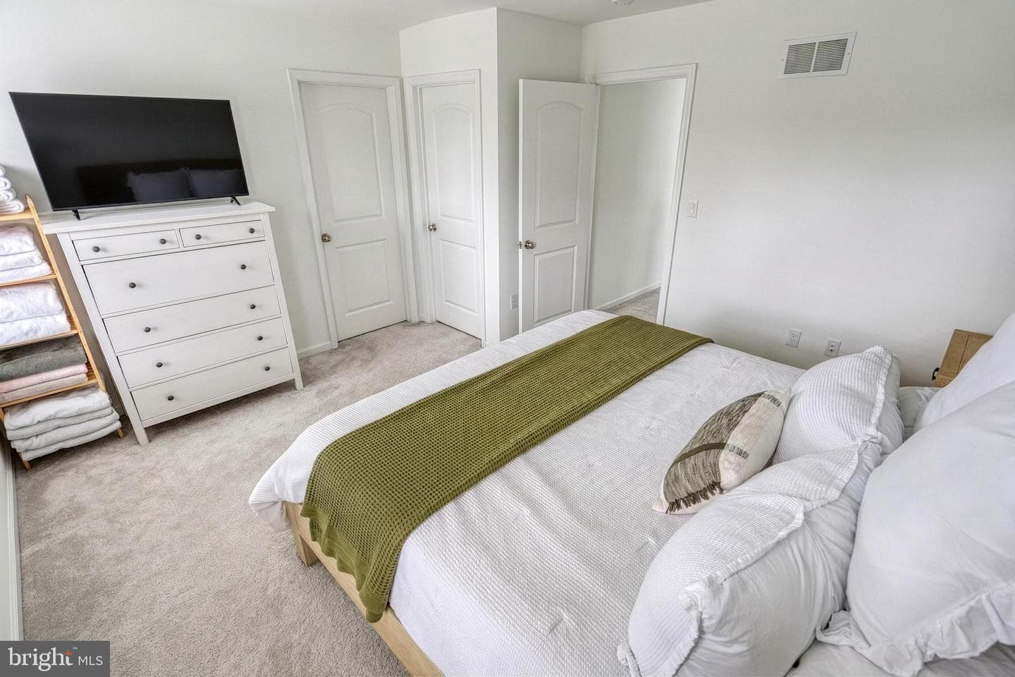 161 High Pointe Drive photo 31