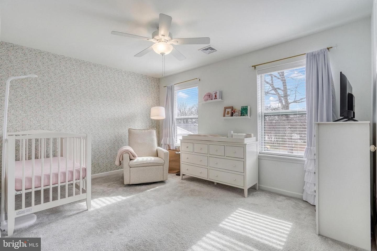 161 High Pointe Drive photo 35