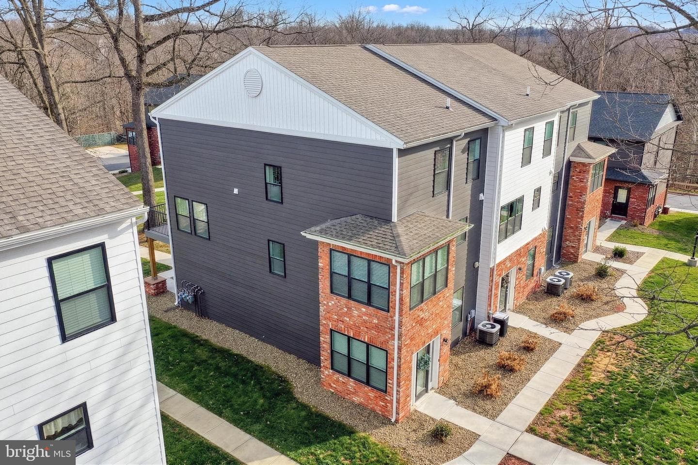 161 High Pointe Drive photo 45