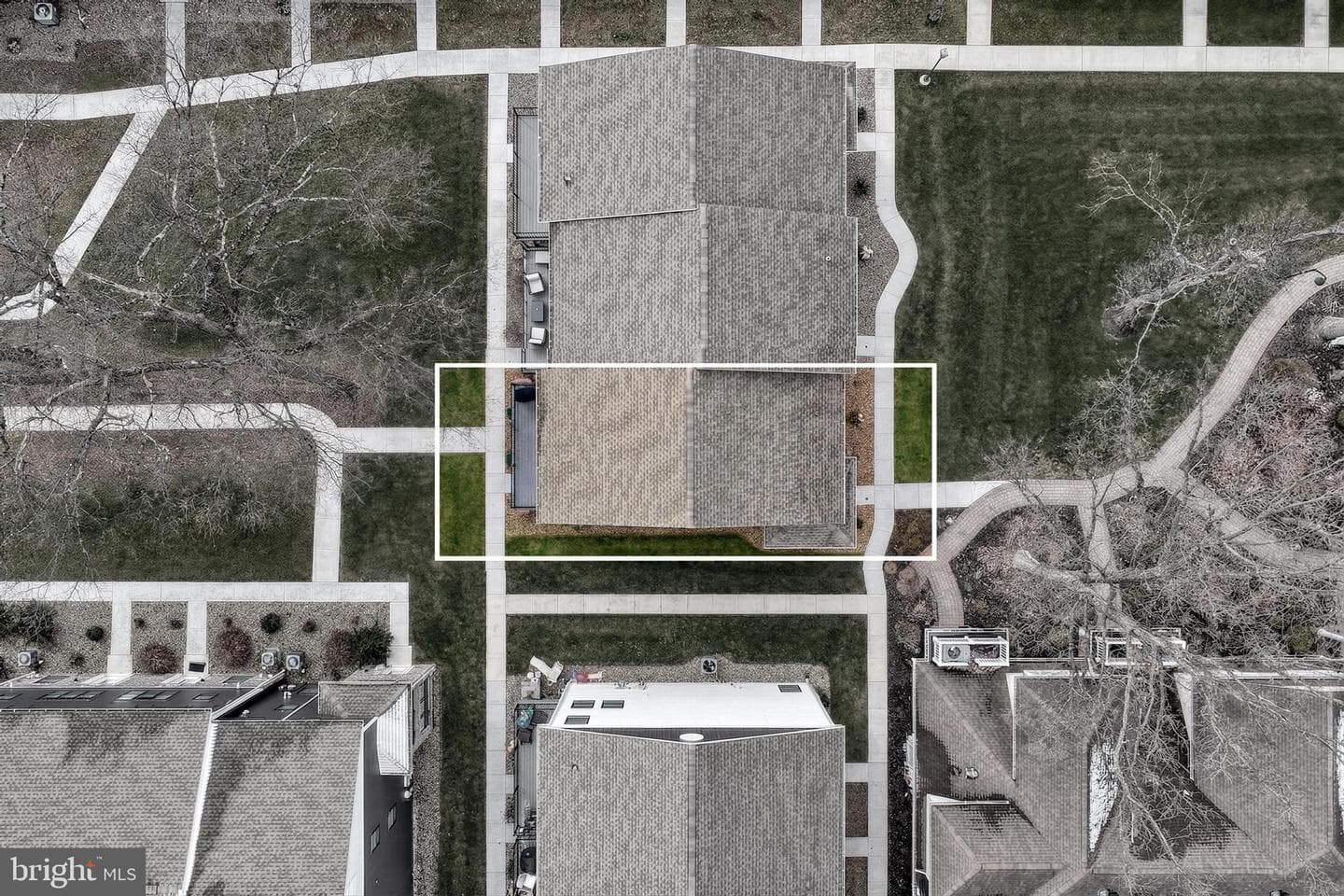 161 High Pointe Drive photo 46