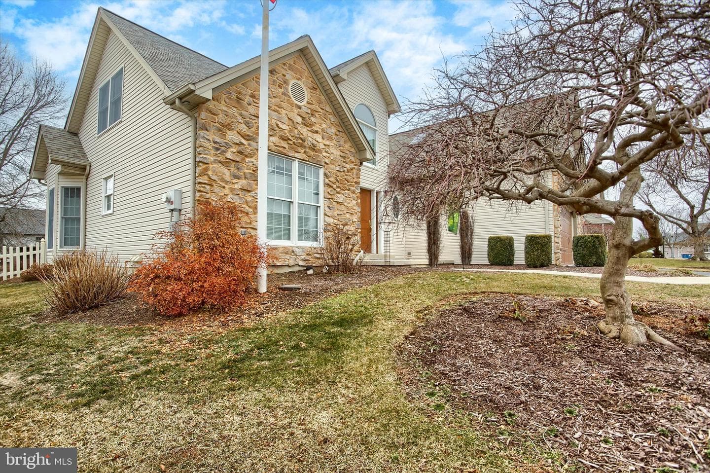 216 Fox Grove Place photo 4