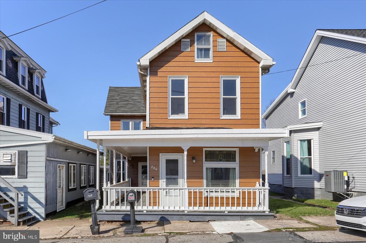 206 Armstrong Street