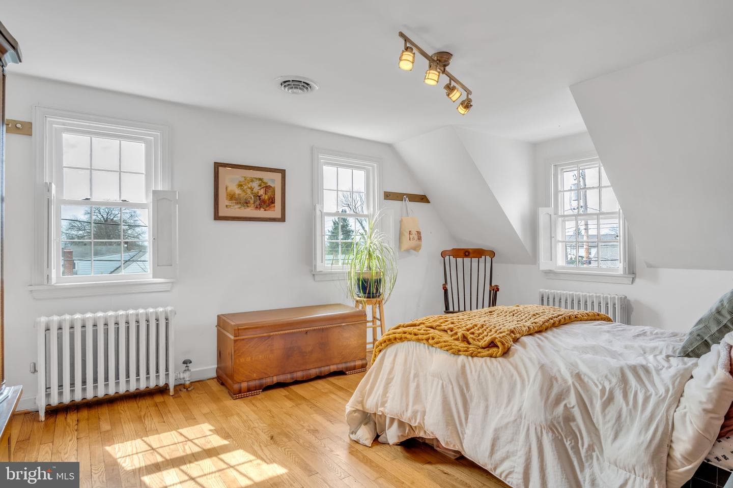 916 N Spring Street photo 14