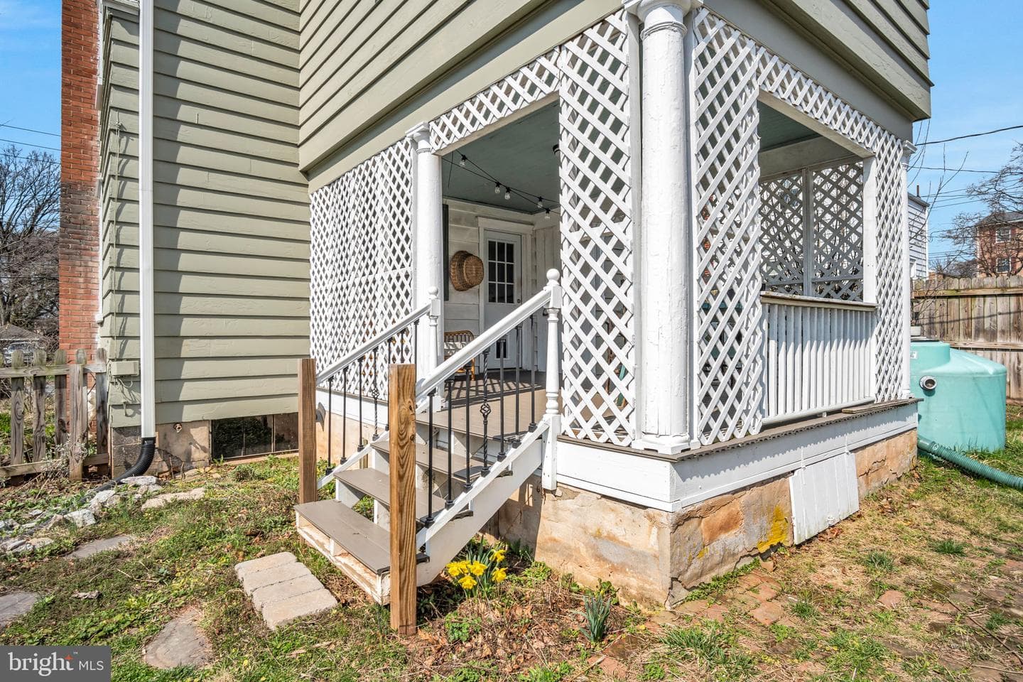 916 N Spring Street photo 23