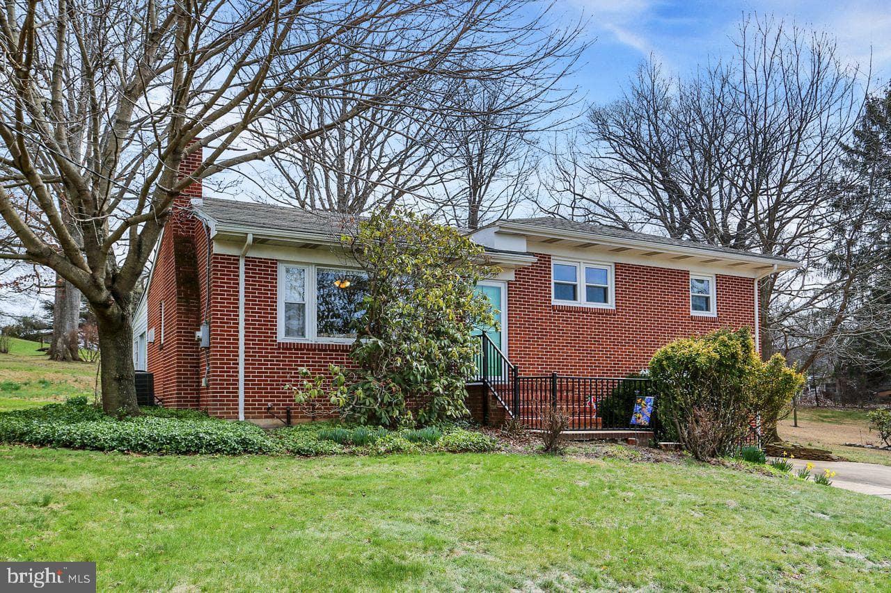 54 Grandview Road photo 2