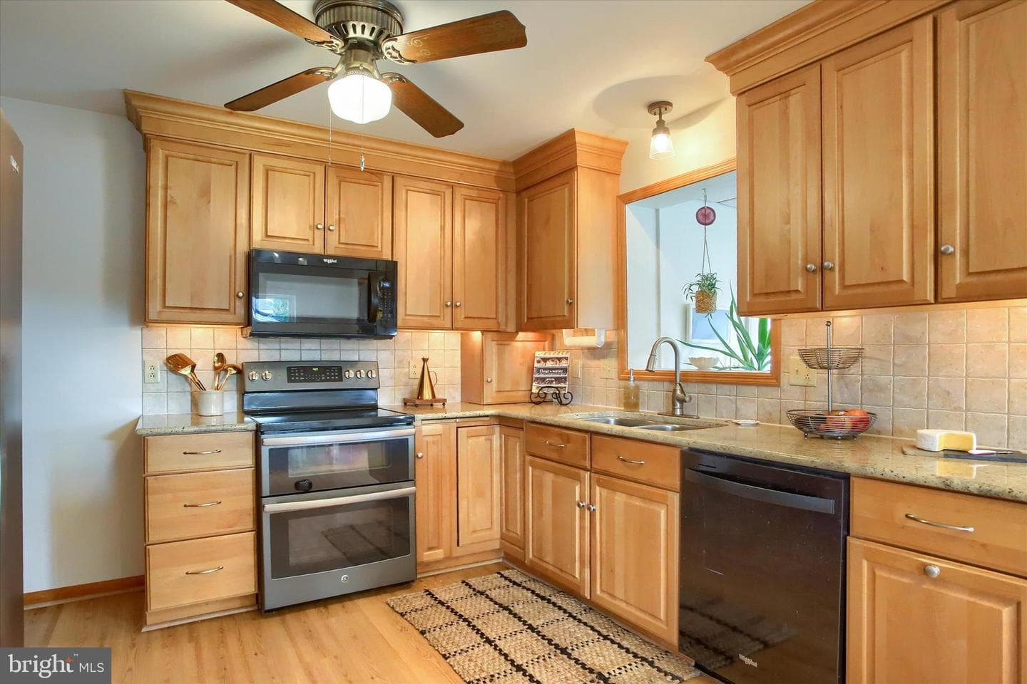 464 Cedar Avenue photo 6