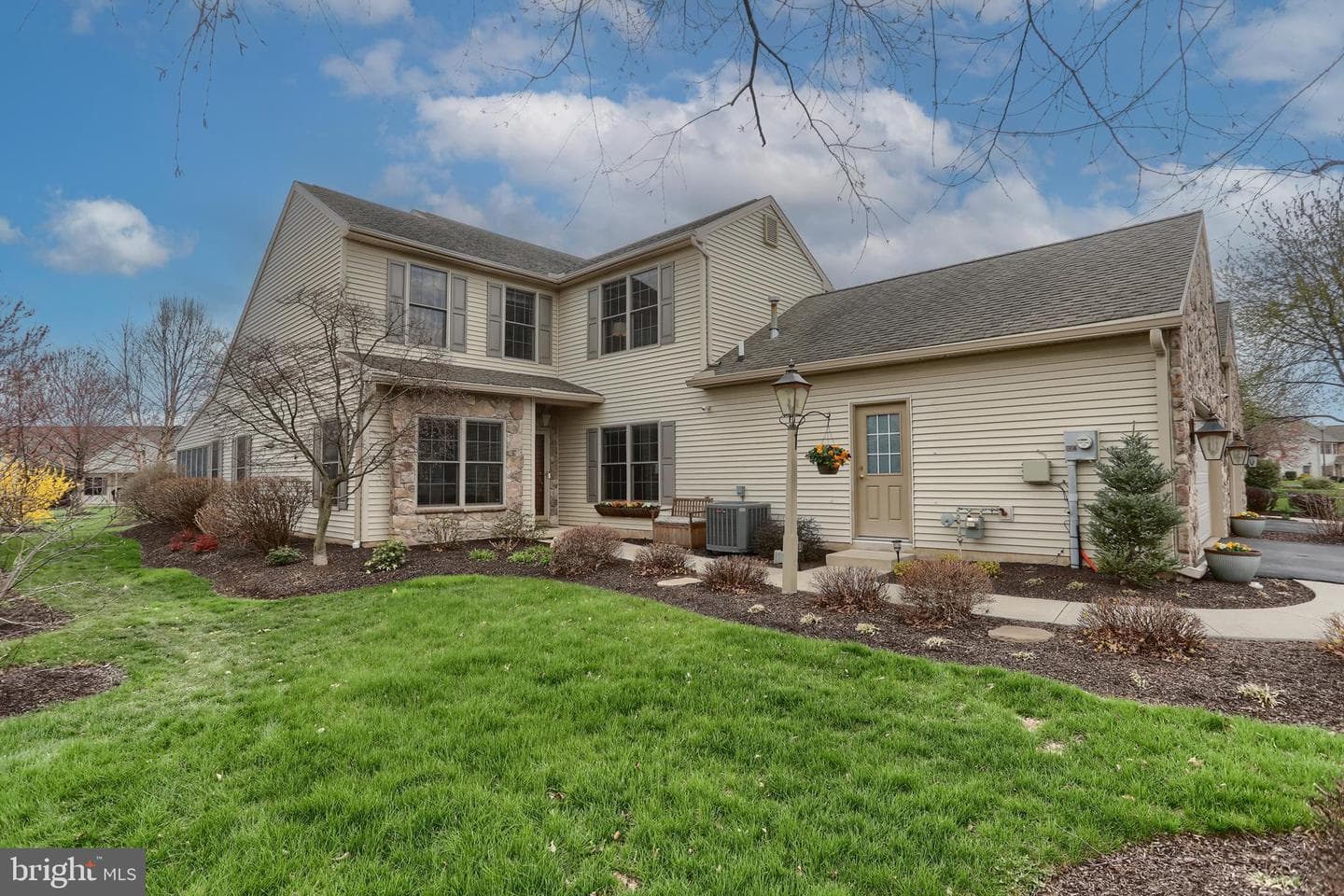 2421 Zell Court photo 2
