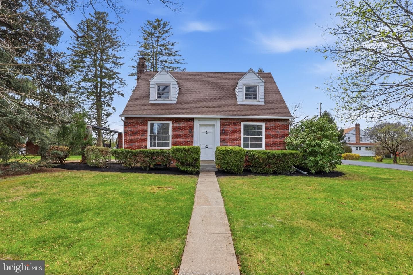 120 Maple Road photo 2