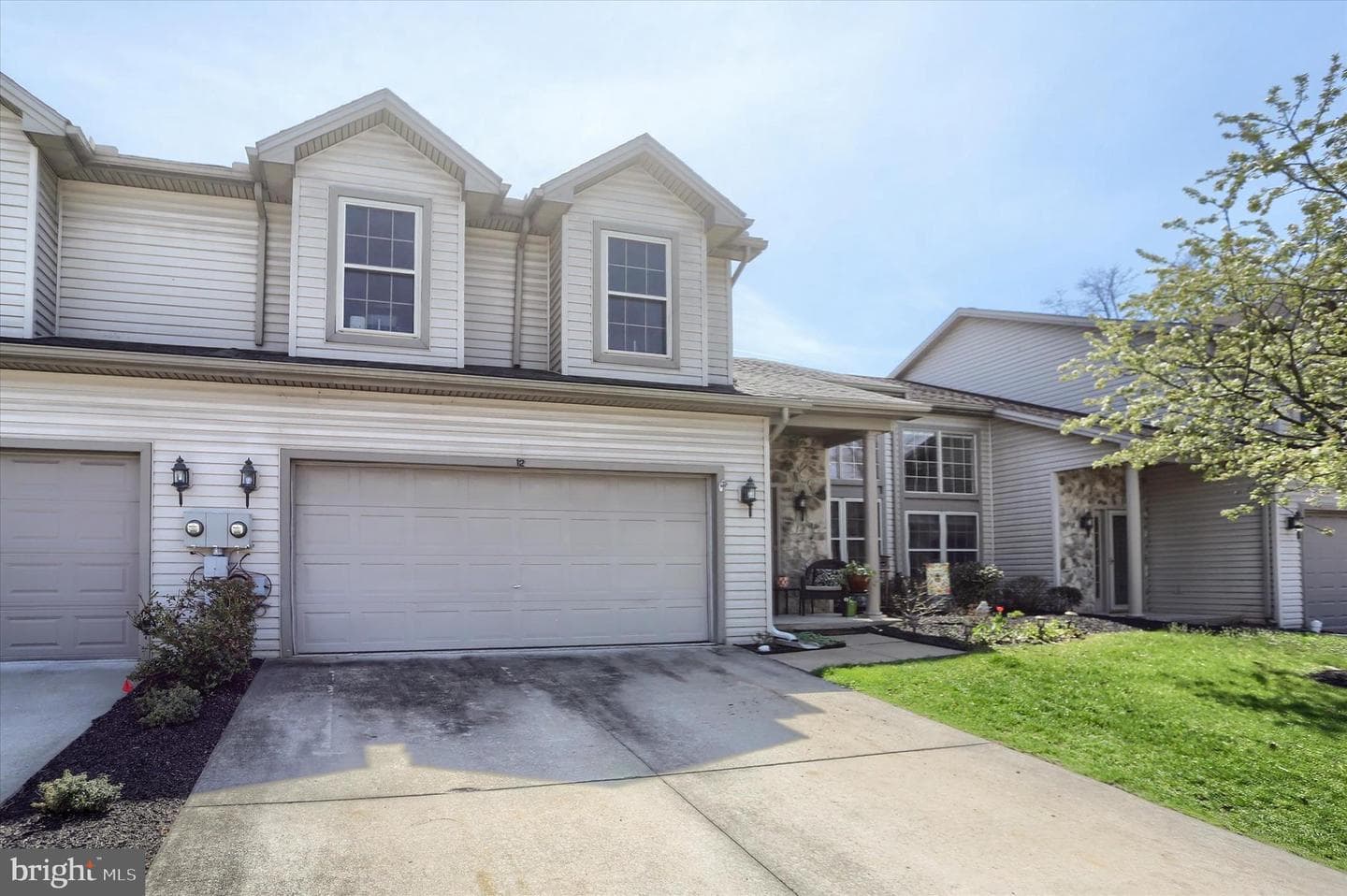 12 Edgewater Drive photo 2
