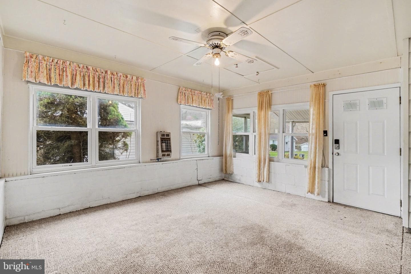 907 Meadow Lane photo 16