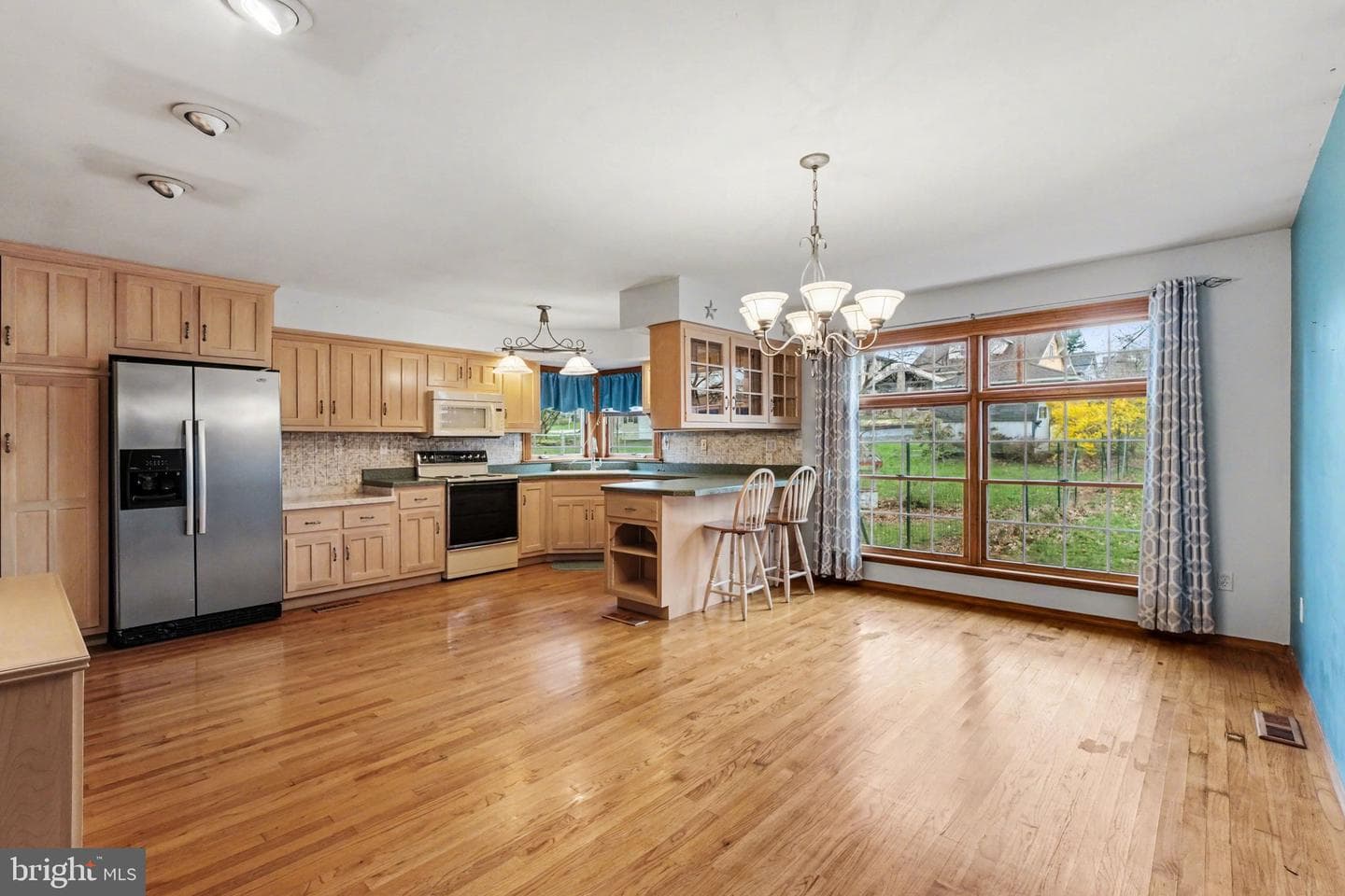 907 Meadow Lane photo 7