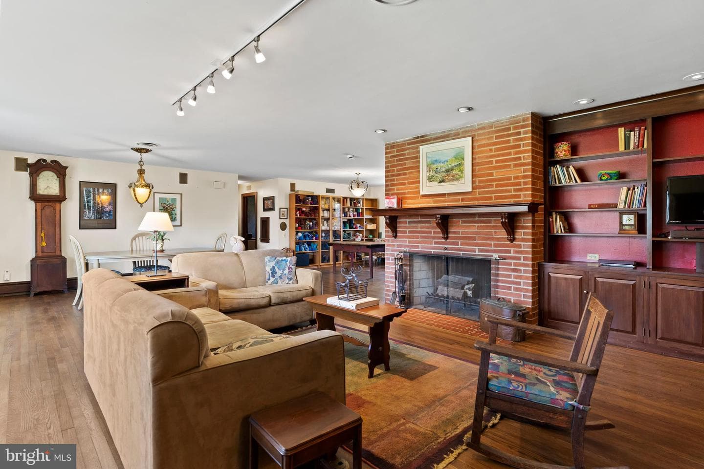 2301 Valley Road photo 5