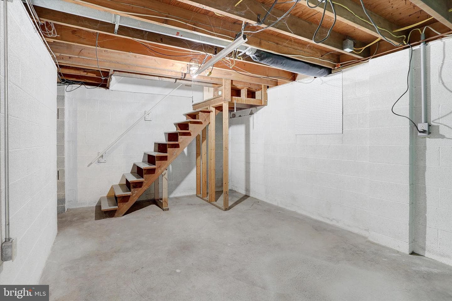 124 Levan Street photo 31