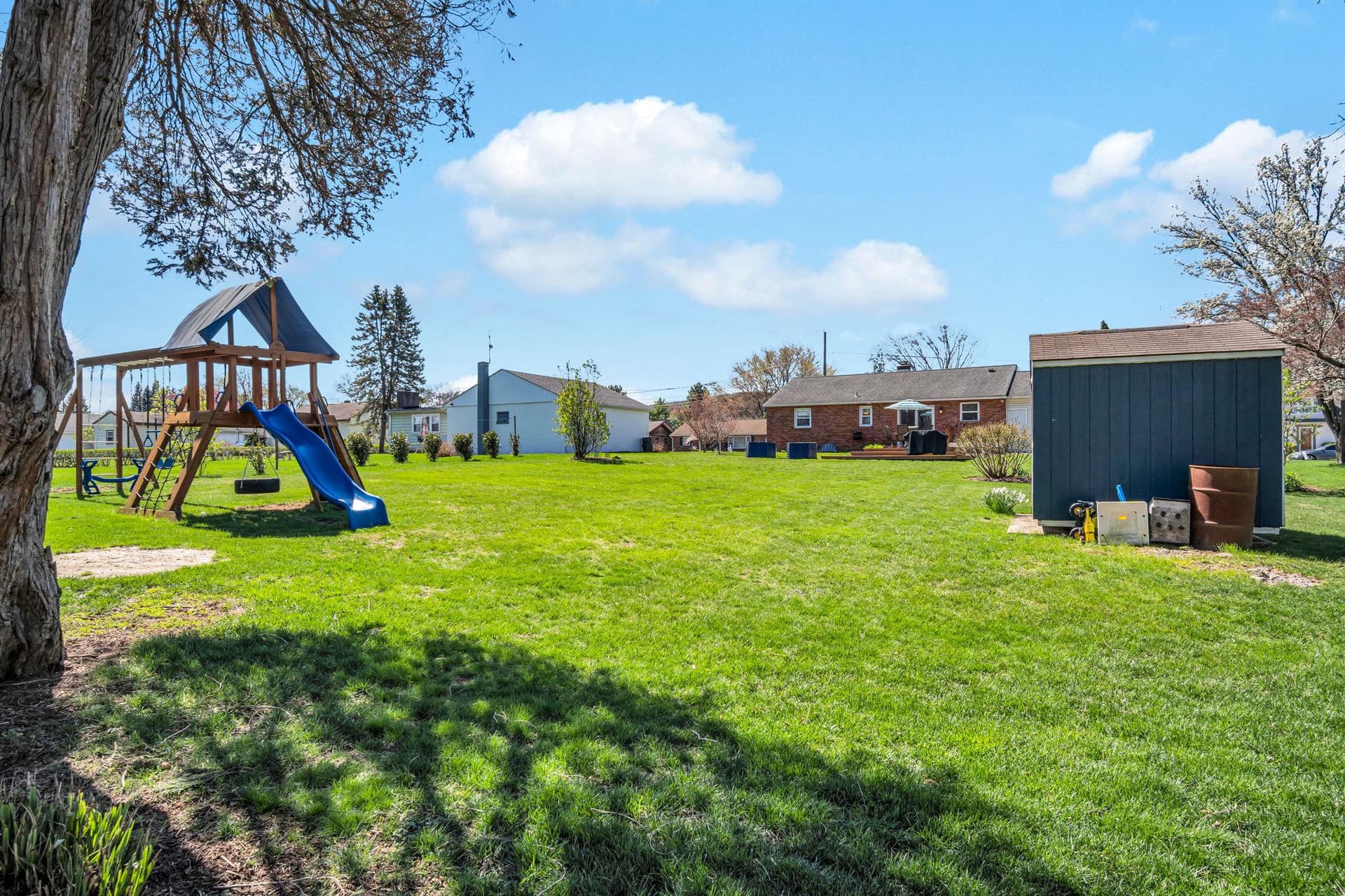81 Peach Avenue photo 3