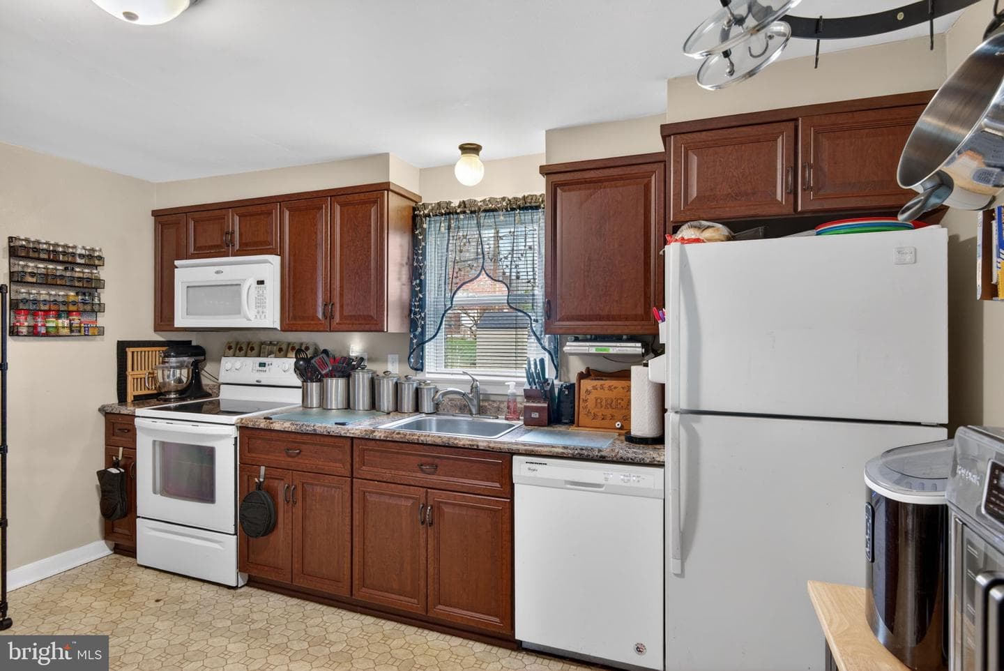 4922 Locust Lane photo 9