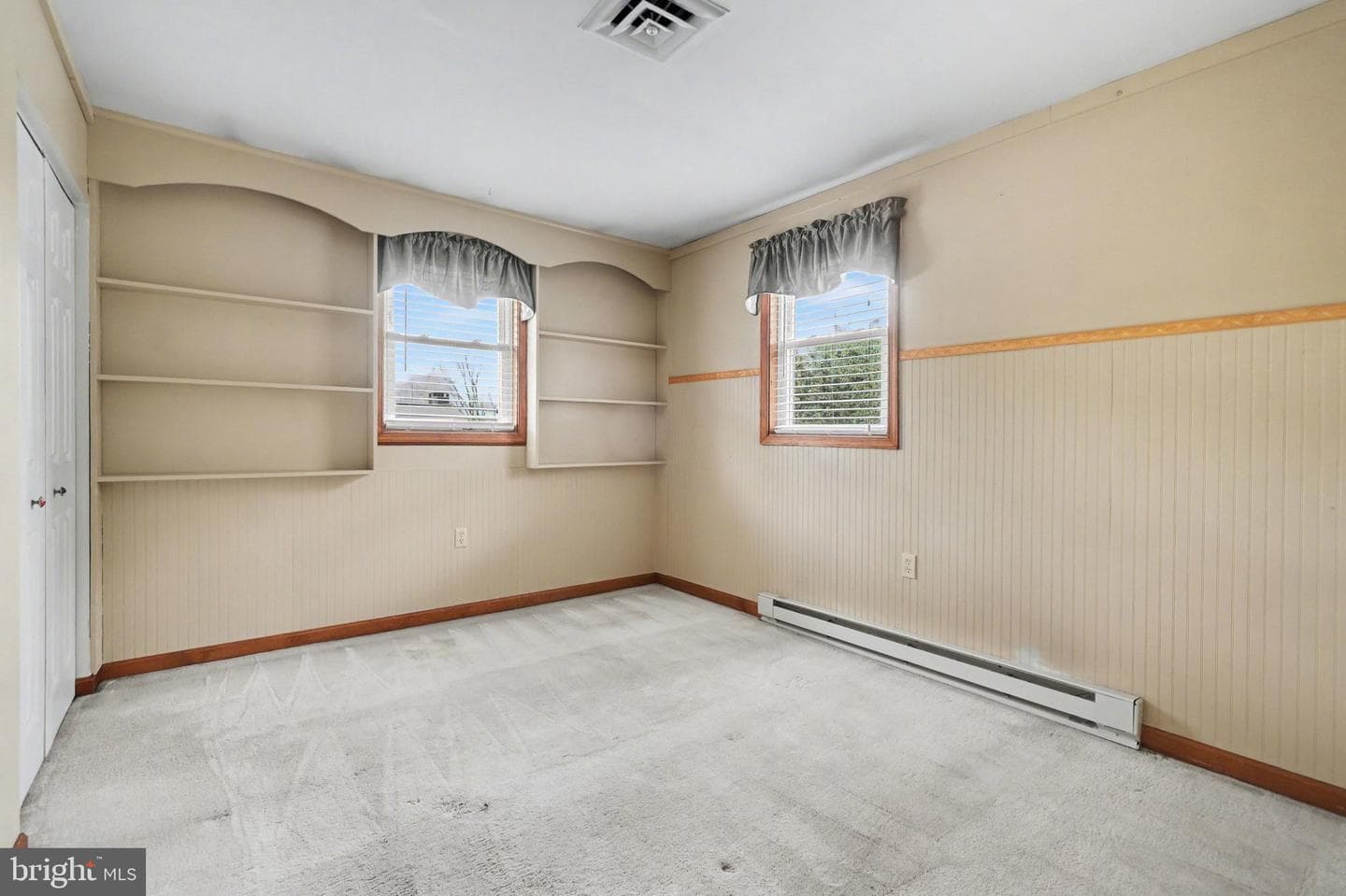 7726 Valleyview Avenue photo 8