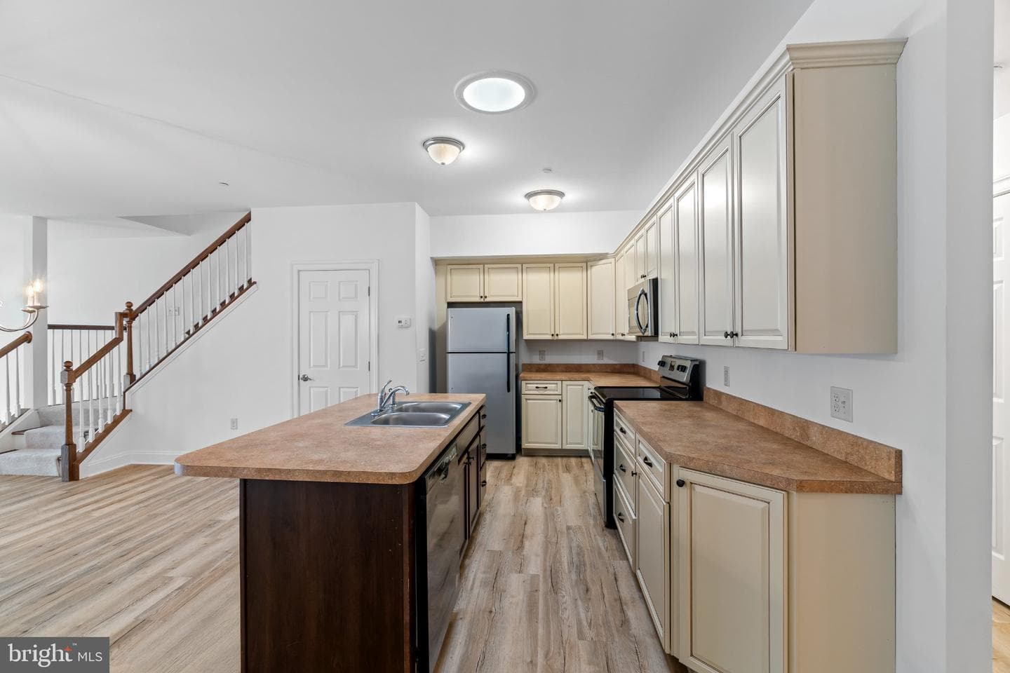 105 High Pointe Drive photo 14