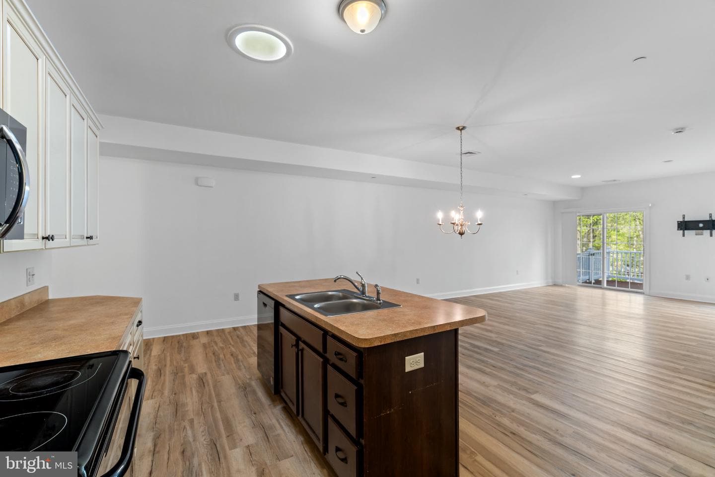 105 High Pointe Drive photo 16
