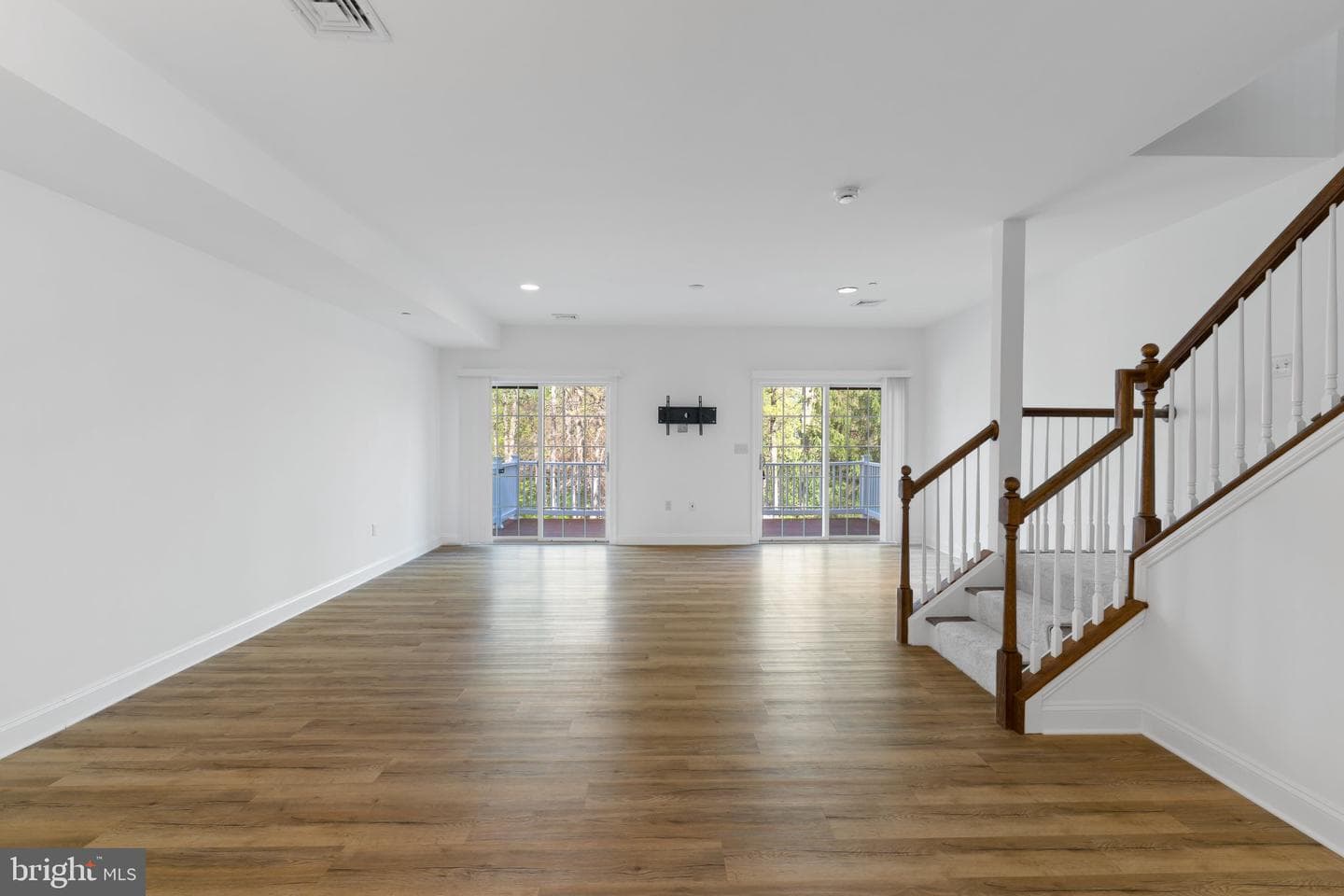105 High Pointe Drive photo 17