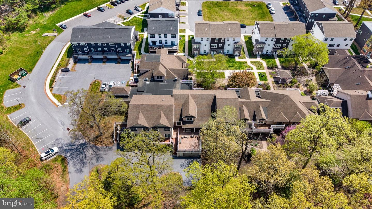 105 High Pointe Drive photo 37