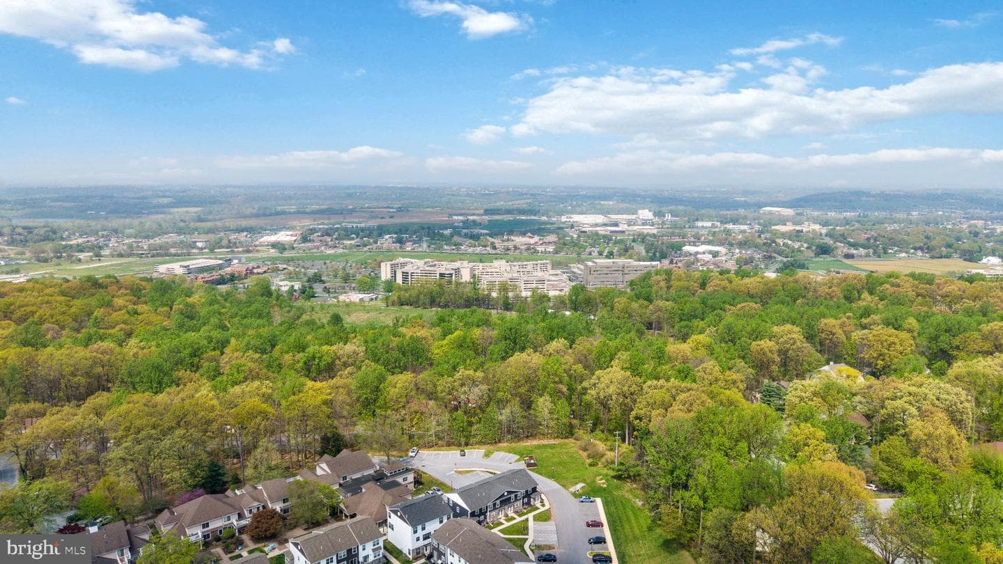 105 High Pointe Drive photo 43