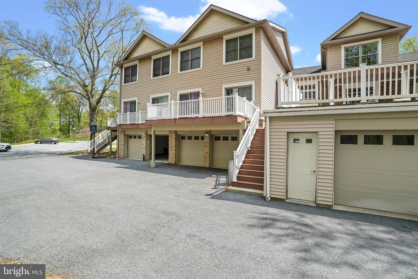 105 High Pointe Drive photo 5