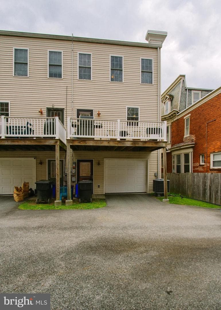 2003 Green Street photo 35