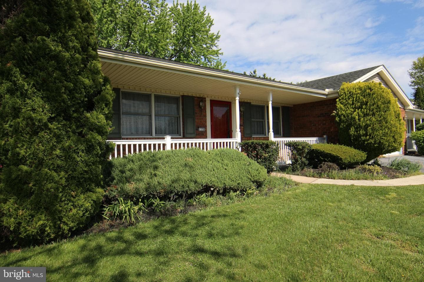 1370 Woodridge Drive photo 4