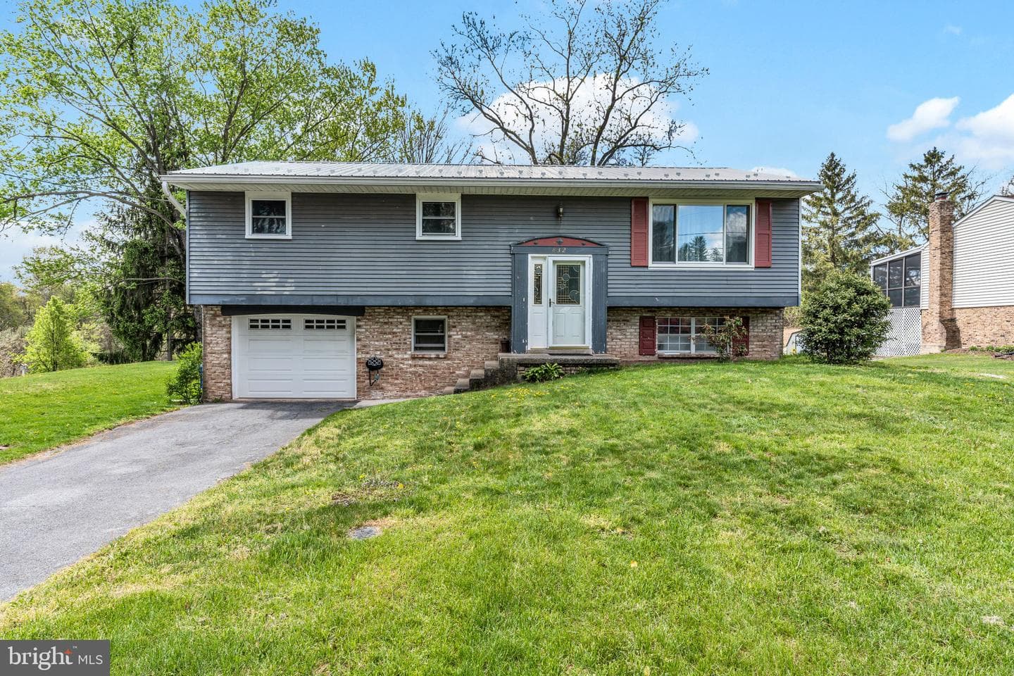 832 Stoney Creek Drive photo 2