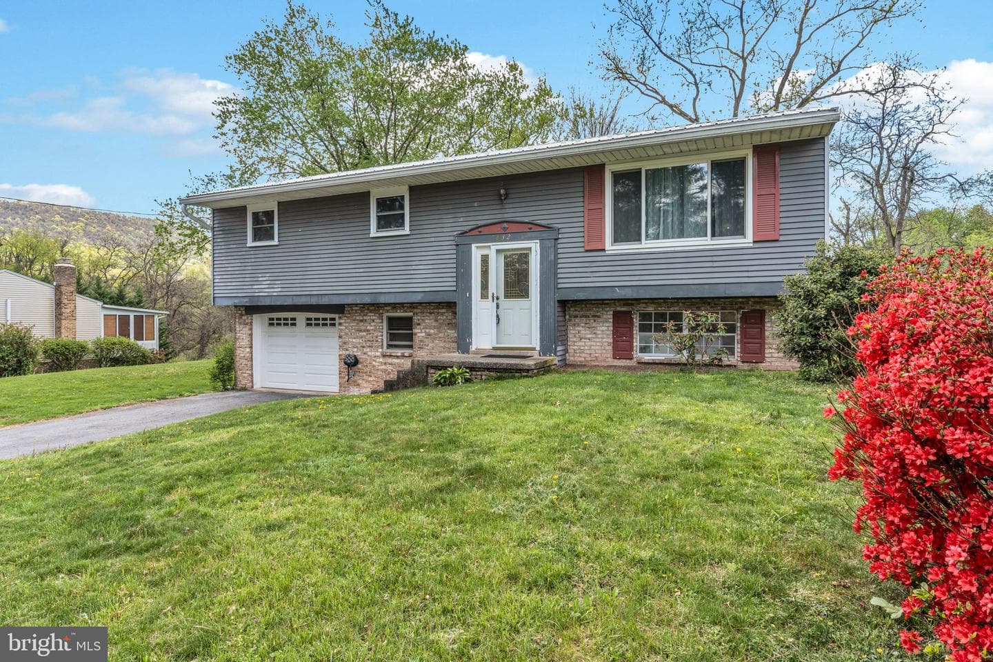 832 Stoney Creek Drive photo 3