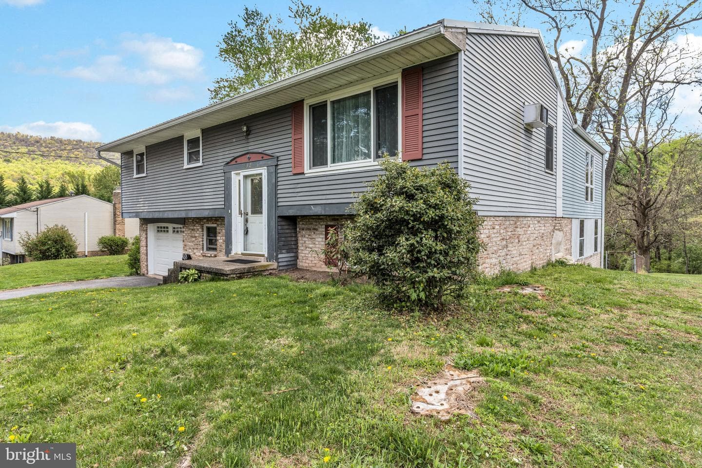 832 Stoney Creek Drive photo 4