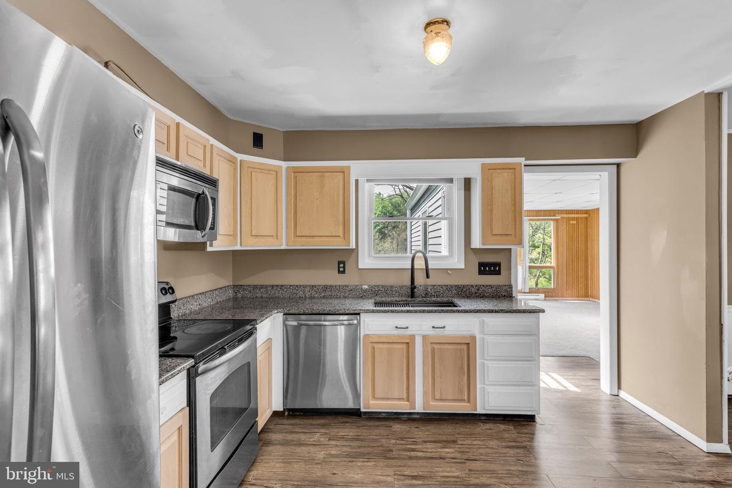 832 Stoney Creek Drive photo 9