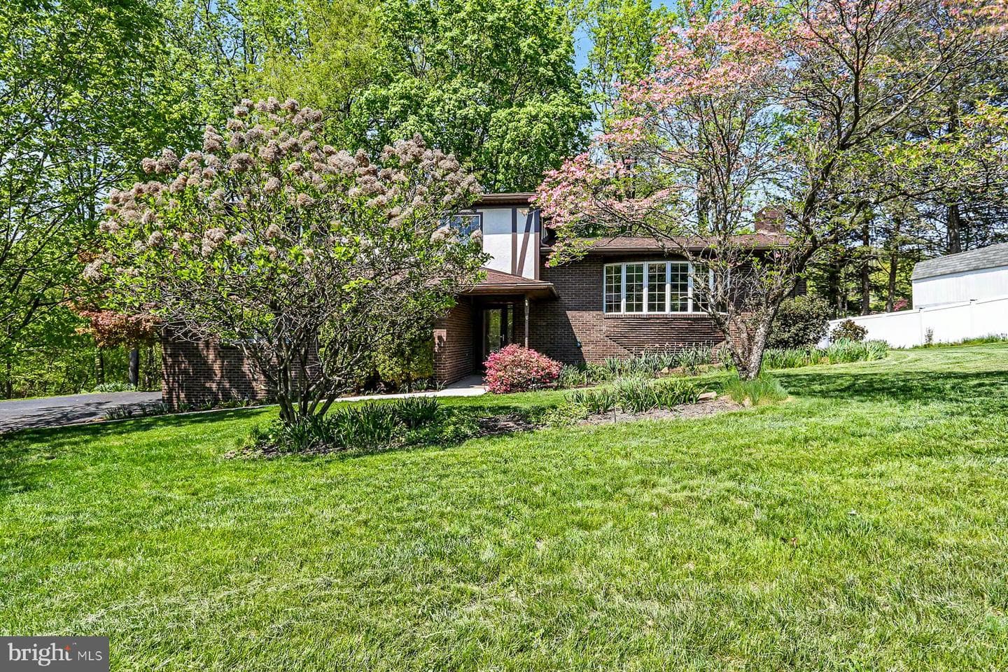 5900 Ivy Lane photo 2