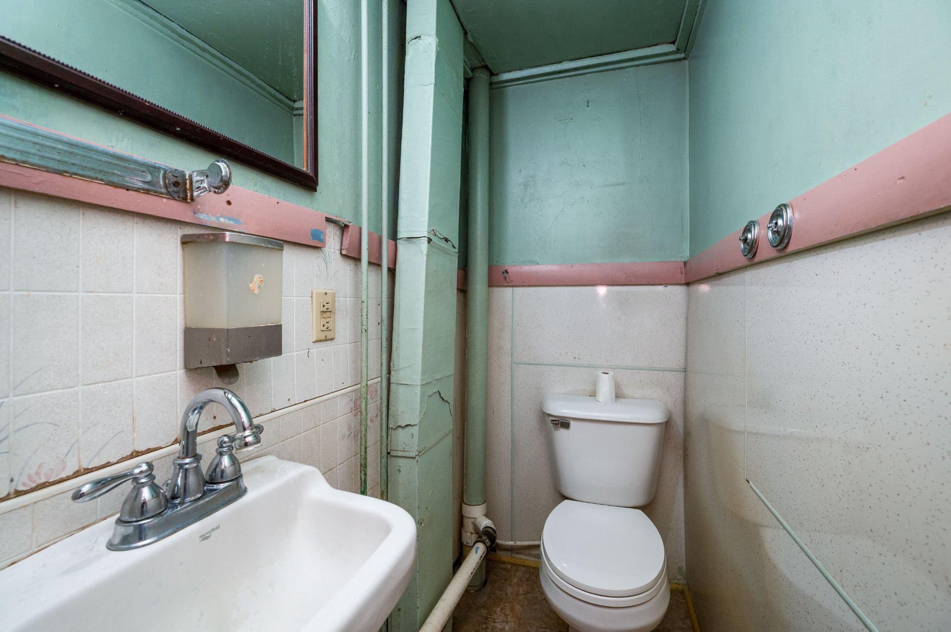 2023 Locust Lane photo 12