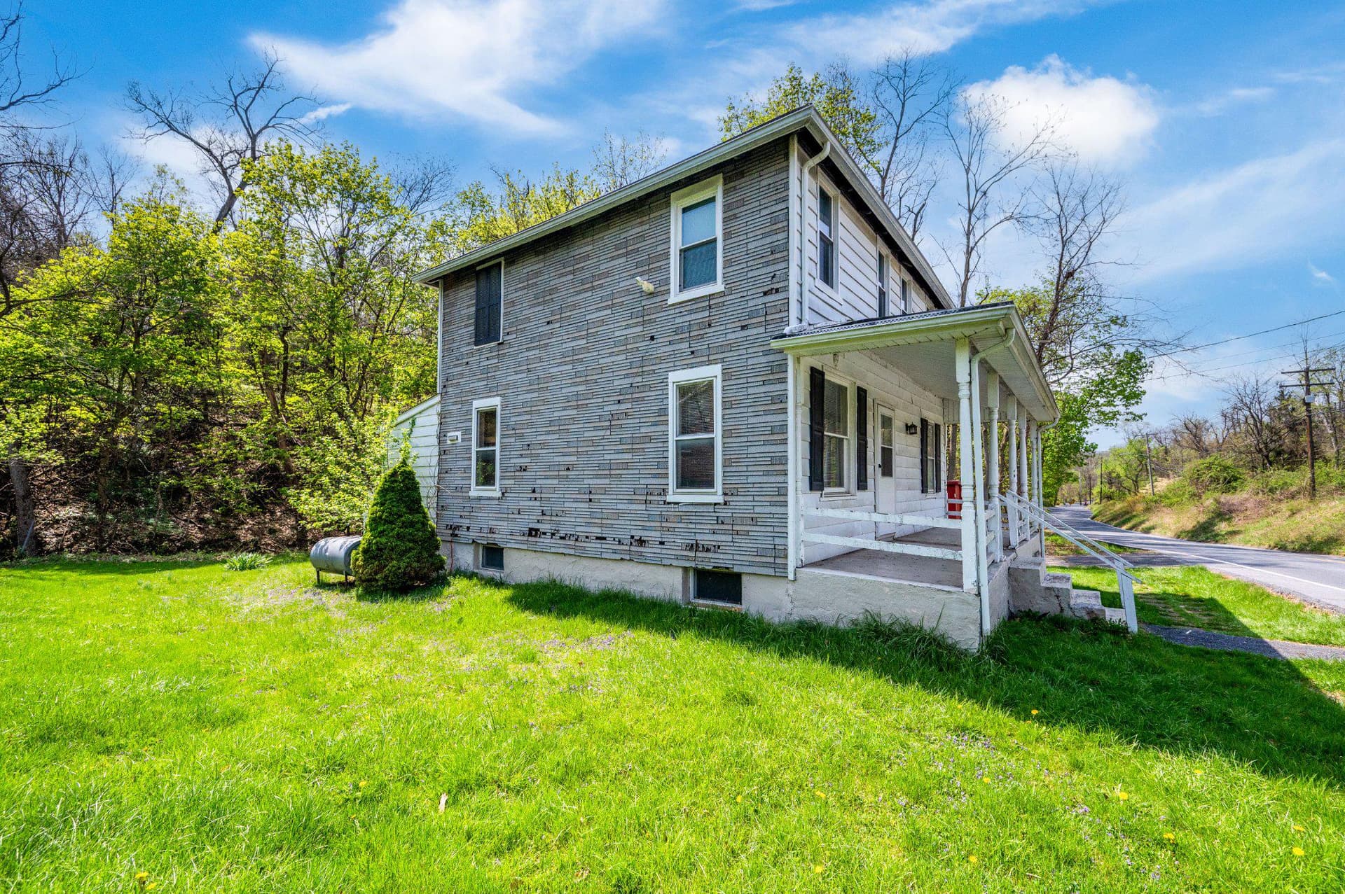 2023 Locust Lane photo 3