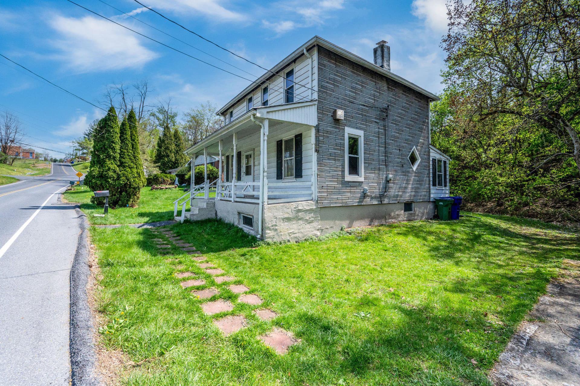 2023 Locust Lane photo 4
