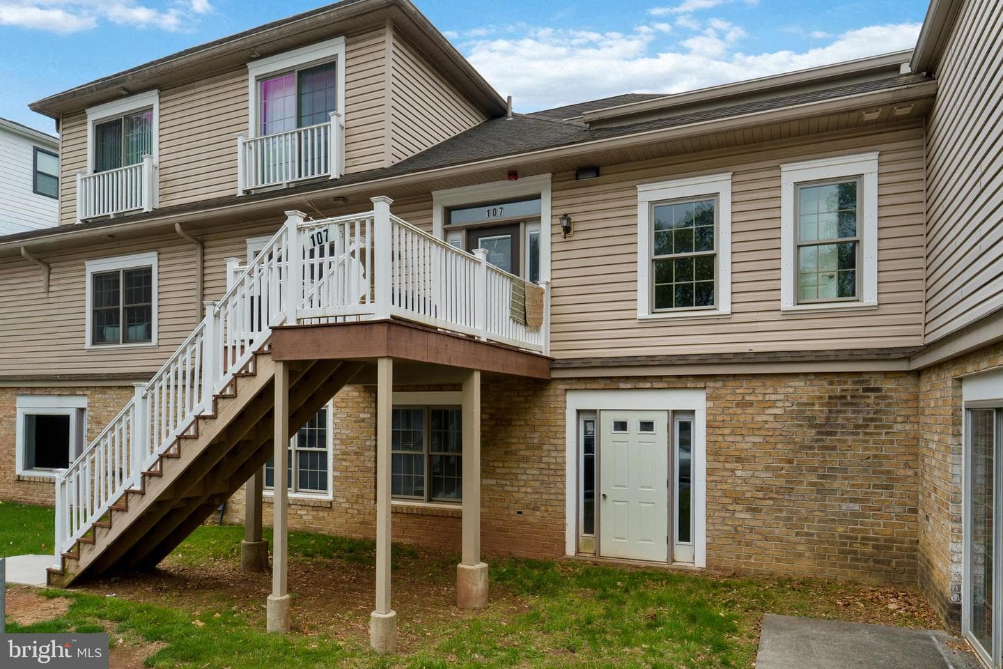 107 High Pointe Drive photo 20
