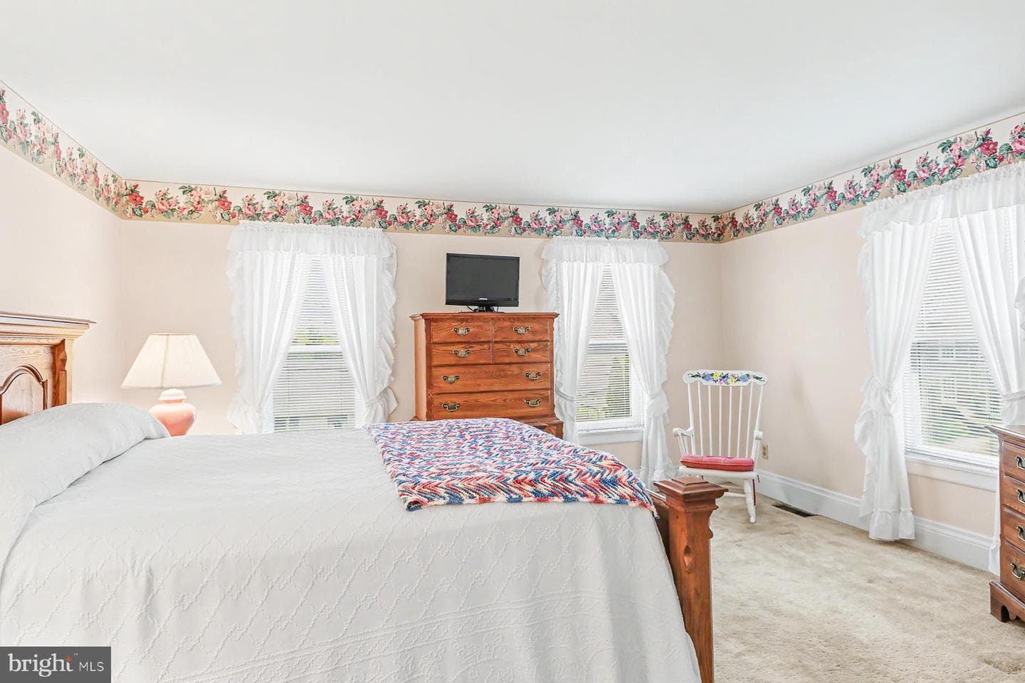 686 Highland Street photo 29