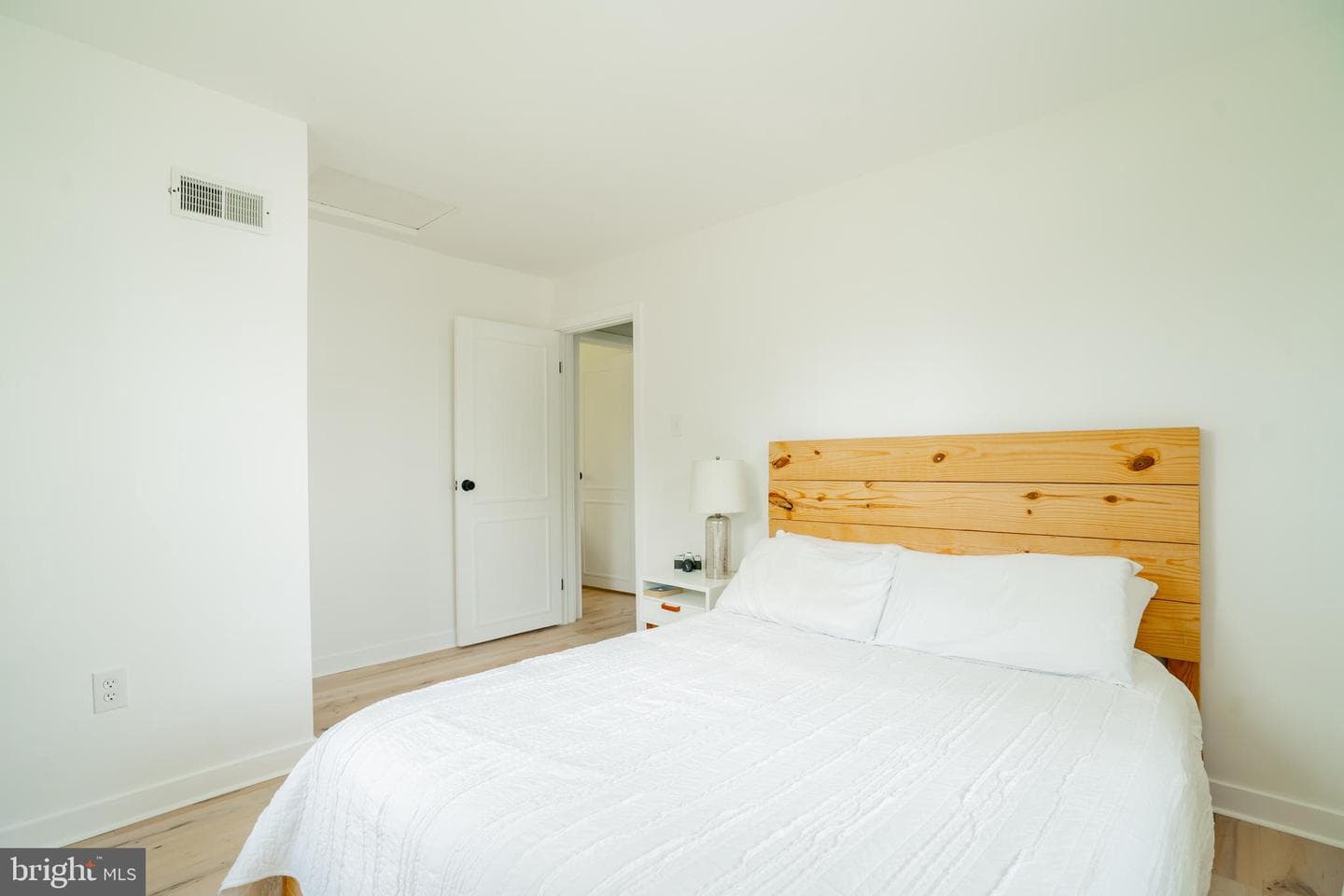6120 Catherine Street photo 25