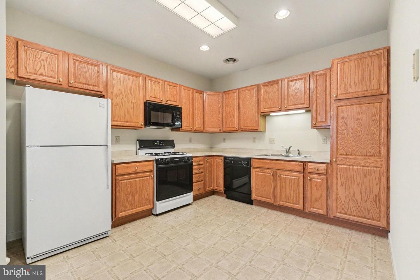 141 Leonard Lane photo 10