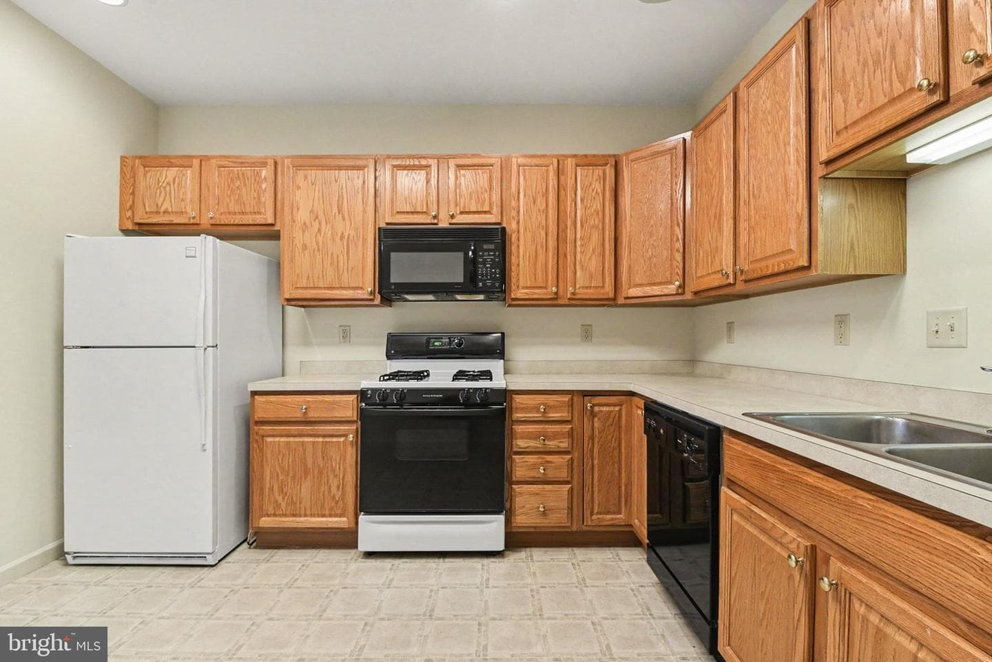 141 Leonard Lane photo 9