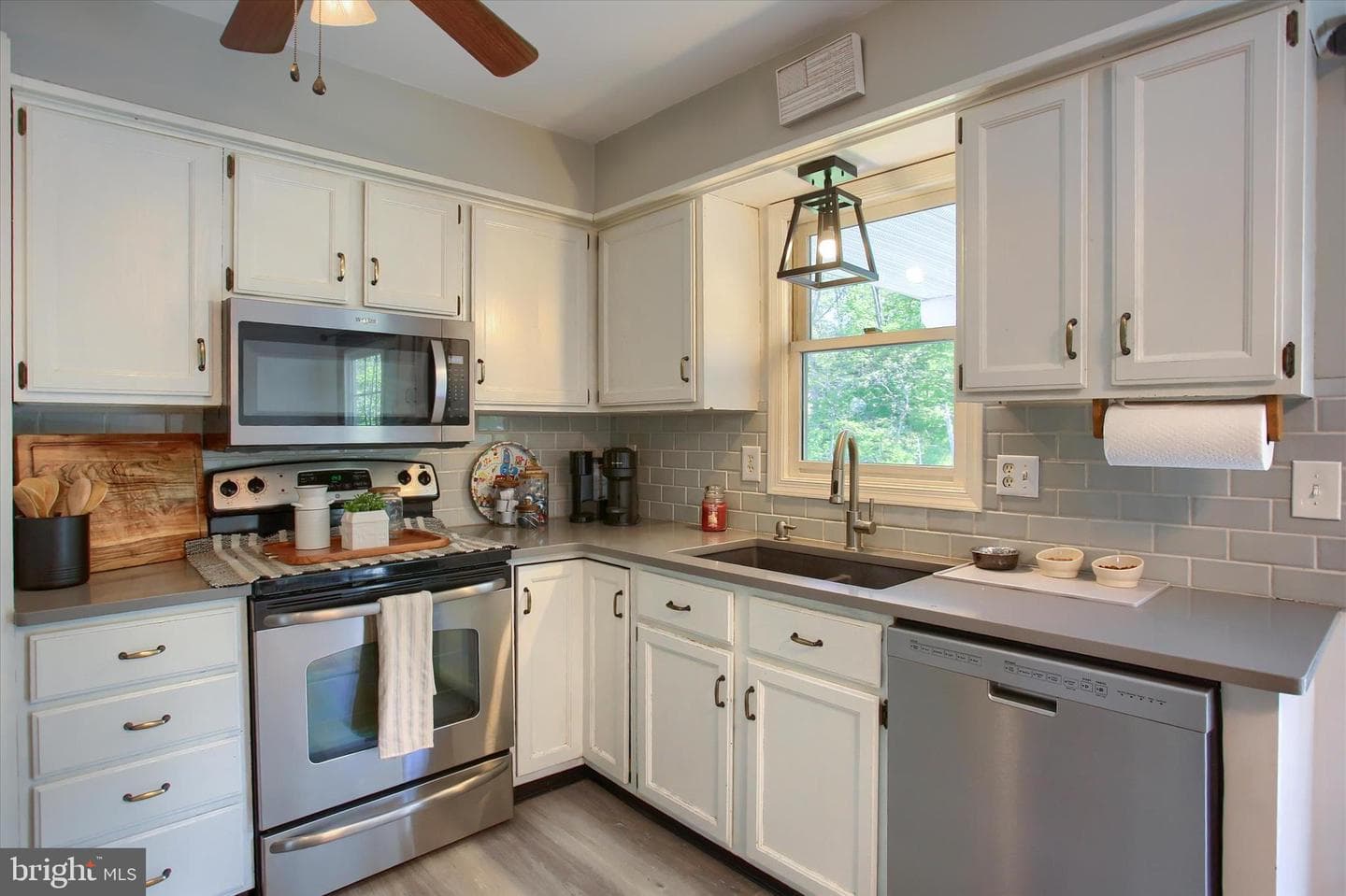 261 Ridgewood Drive photo 9