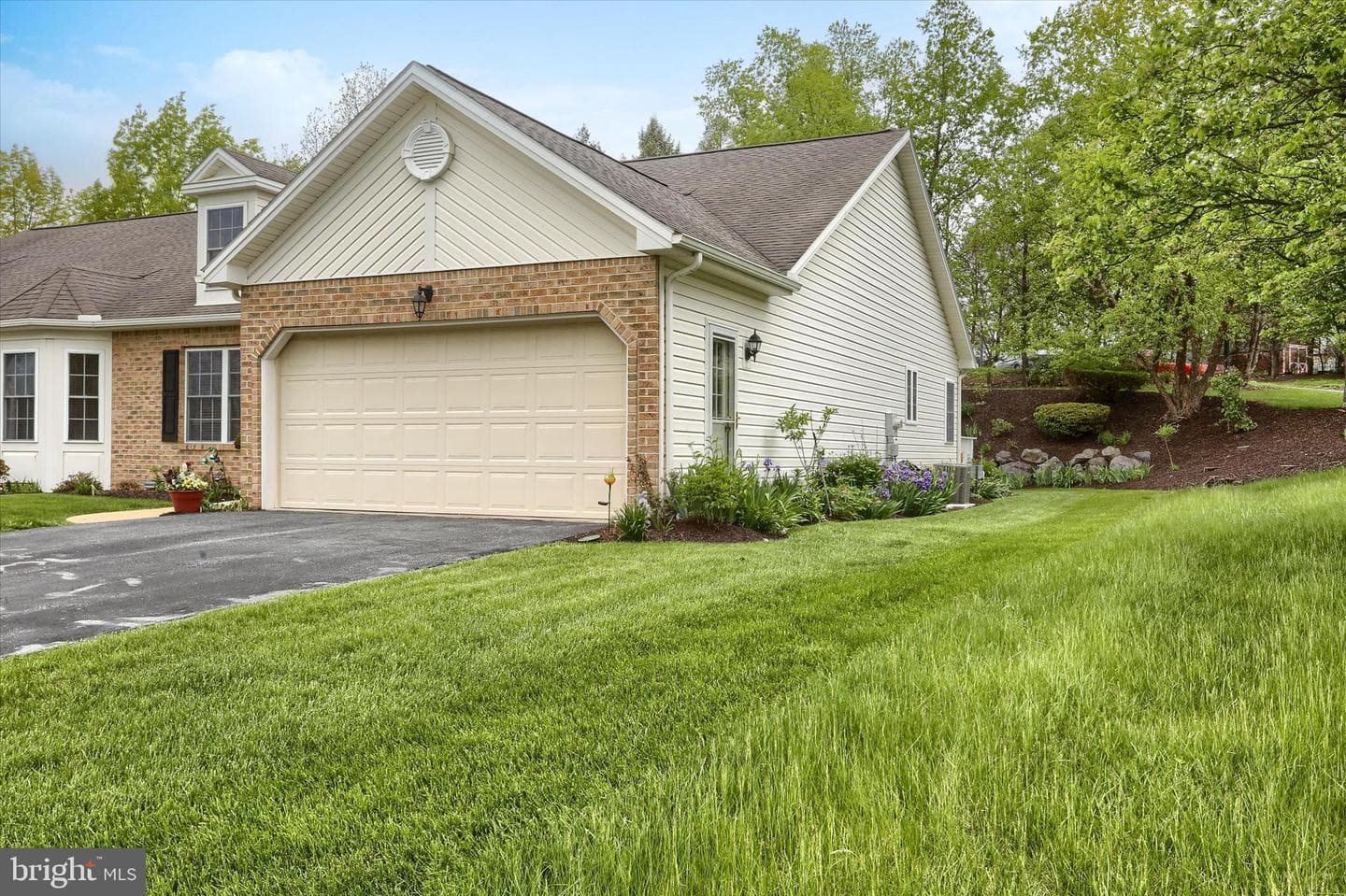 387 Schaffner Drive photo 3