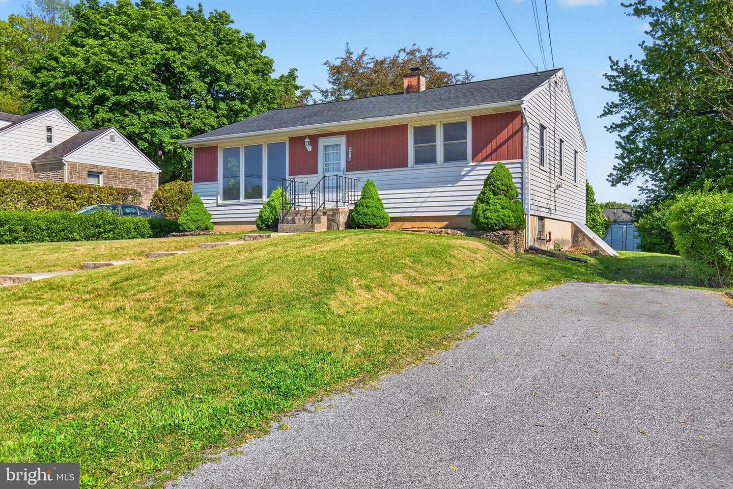 6210 Catherine Street photo 3