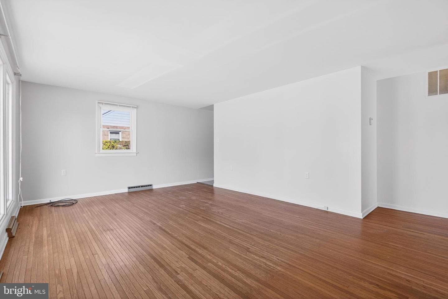 6210 Catherine Street photo 4