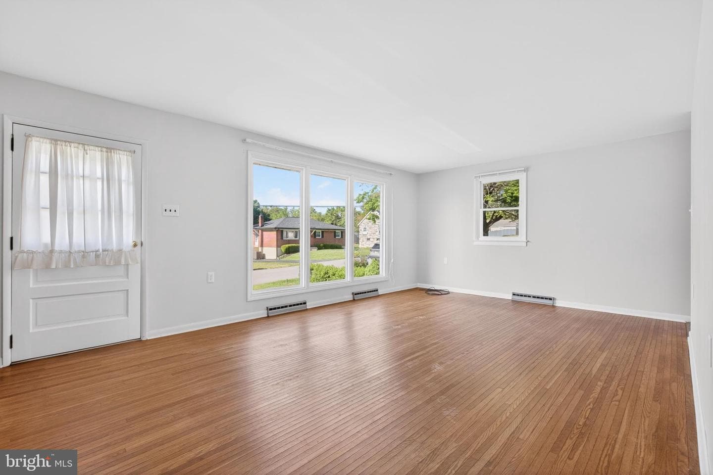 6210 Catherine Street photo 5